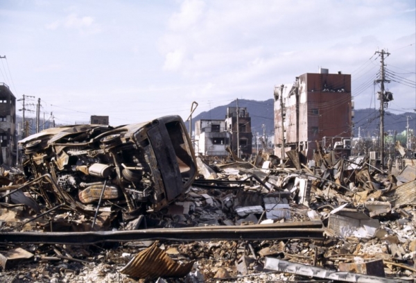 한신·아와지 대지진을 기억하다: 고베 메모리얼파크, 사람과 방재 미래센터