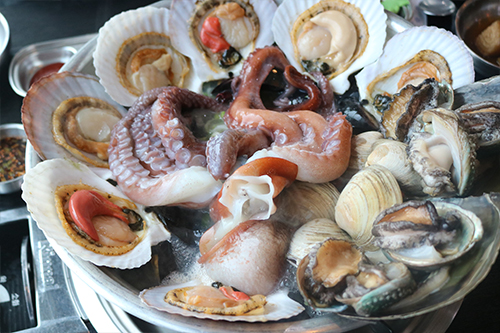 시원한 해물탕을 맛 볼 수 있는 속초 맛집…동명항 ‘홍대포’