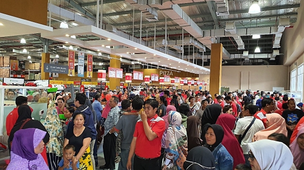 롯데마트 인도네시아 마타람점, 오픈 첫 날 1만 인파 몰려