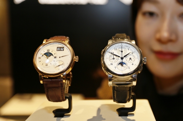 갤러리아백화점, 독일 명품 시계 ‘랑에운트죄네' 인기