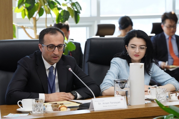 김용익 건보공단 이사장, 아르메니아 보건부 장관과 협력방안 논의