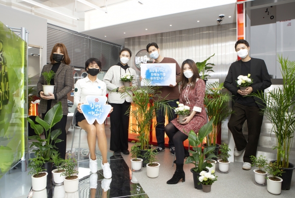 이규호 코오롱FnC 전무, 화훼농가 돕는 '플라워 버킷 챌린지' 동참