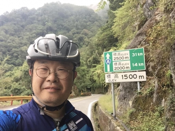 김철기 대표는 자전거로 세계 곳곳을 여행했다.