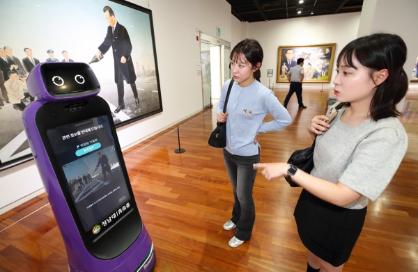 KT 충남충북광역본부, 청남대에 관람객 위한 AI 로봇 도입 완료
