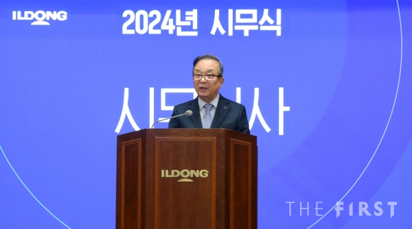 ▲일동제약그룹 2024년 시무식에서 박대창 일동홀딩스 대표가 시무식사를 하고 있다.