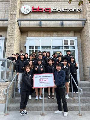 BBQ, 캐나다서 훈련중인 스케이팅 국가대표팀에 치킨 지원