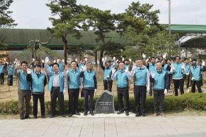 한국마사회, 청백리 정신 담은 매화나무 식목행사 개최