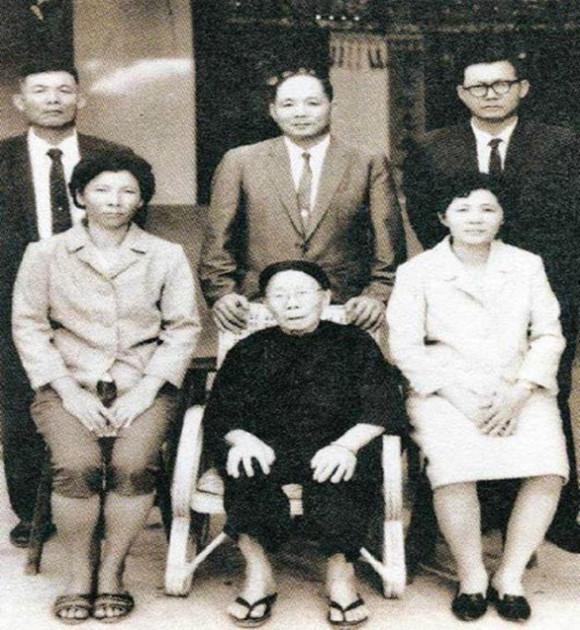 차이잉원 총통의 아버지인 차이지에셩과 그의 가족.(사진: 바이두)