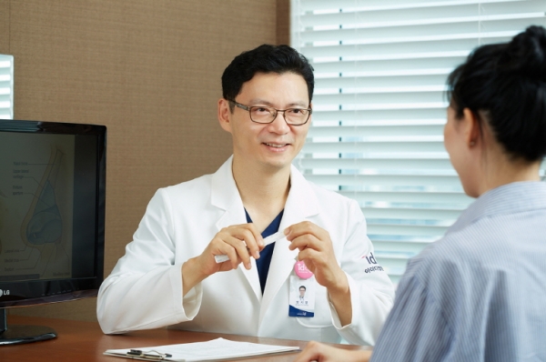 [Health Dr.칼럼] 코성형, 가격보고 '수능성형 이벤트'에 혹하면 위험