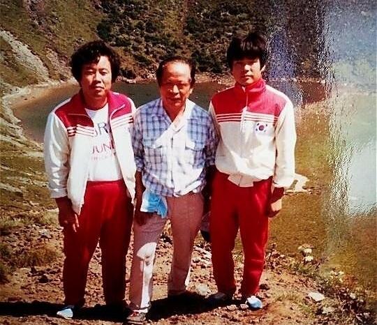 마라토너 시절의 김홍식 대표(가장 오른쪽)