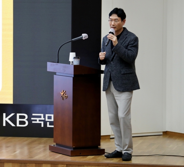 KB국민카드, '경영전략회의' 개최... 이창권 사장 