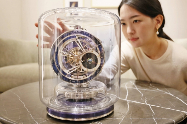 갤러리아백화점, 국내 하나뿐인 ‘예거 르쿨트르’ 시계 선봬