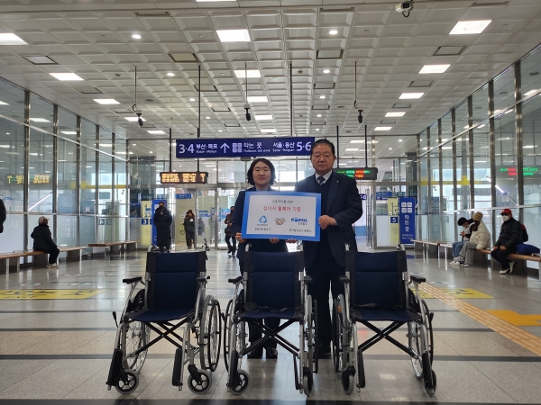 한국철도 평택관리역, 유관기관 협력으로 신형 접이식 휠체어 확보