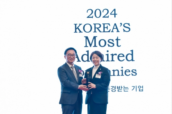 신한카드, '2024 한국에서 가장 존경받는 기업' 신용카드 부문 17년 연속 1위