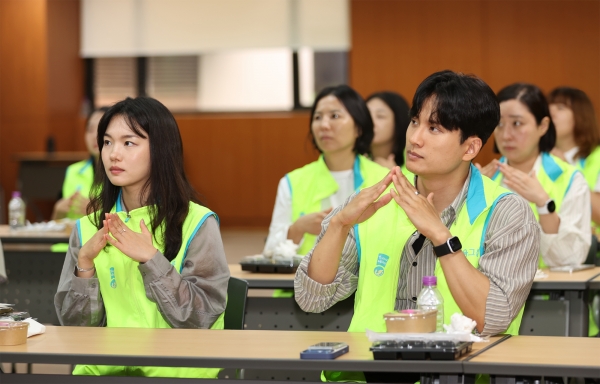 하나금융, 임직원 348명 수어 배웠다…‘영화·드라마’ 활용 8기 교육