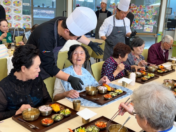 CJ프레시웨이, 시니어 맞춤 급식 강화…경희대와 특화 식단 개발