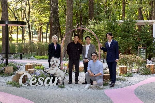 “강아지가 멈추면 기다려주세요”…한국마즈, 서울에 ‘댕댕파크’ 열었다