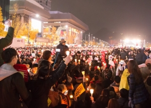 11월 넷째 주: 전 세계 곳곳에서 타오르는 촛불
