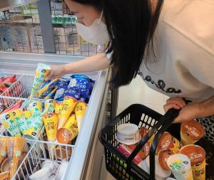 이마트24, 지역 특산물 아이스크림 ‘성주참외콘ㆍ부산씨앗호떡콘’ 선봬