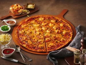 '마트 피자의 혁신'... 롯데마트, 가성비에 프리미엄 더한 '원파운드쉬림프 피자' 선봬