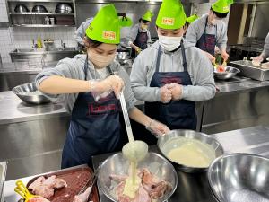 BBQ ‘올리버스' 2기, 서울 아동양육시설서 치킨 기부 진행