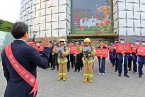 롯데월드타워·몰 운영사·파트너사 함께 화재 예방 캠페인 진행..."안전 문화 확산 강조"