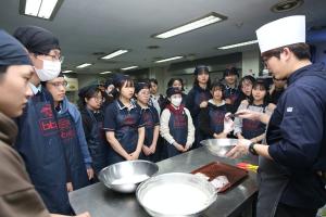 BBQ, 경기도 소재 고등학교 학생 30명 대상 직업체험 치킨캠프 진행