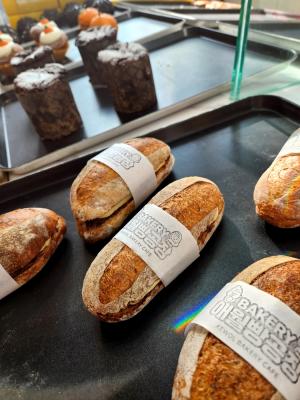 100만명 홀린 제주 빵집…맛 챙기랴 건강 지키랴 “폭싹속았수다”
